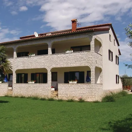 Beautiful Apartment In Porec With Wifi