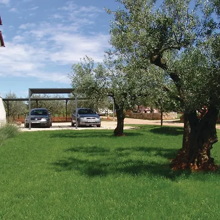 Beautiful Apartment In Porec With Wifi